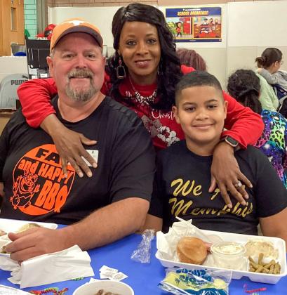 Travis, Austin Elementary hosts Community Christmas Lunch