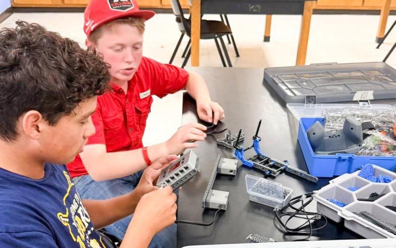 Memphis Middle School Gifted and Talented (GT) students develop essential skills in collaboration, problem solving, creativity, investigation and analysis through robotics projects. MEMPHIS ISD