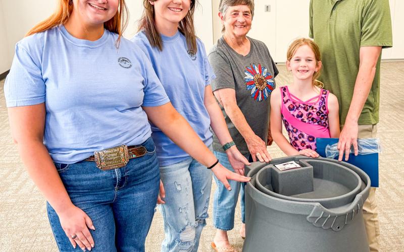 Accompanied by his youngest daughter, Kenney Keys claims the rainwater harvesting barrel drawing at the conclusion of the Tuesday, April 21 workshop. From left: Jacy Lampe, Jordan Altman, Saunna Blacksher, Mackenzie Keys and K. Keys. BEV ODOM/THE GREENBELT INTREPID