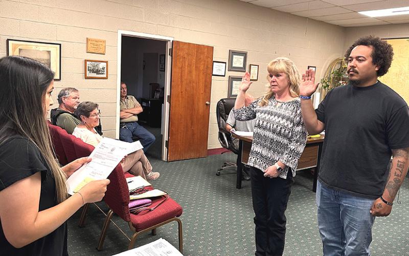 Memphis City Secretary Amalia Gaxiola administers the oath of office to newly elected council members Melisa Hibbitts and Micah Casas during the Monday, May 11 meeting at Memphis City Hall. CITY OF