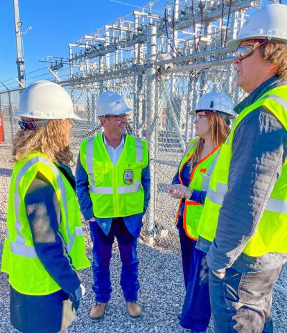 Sen. Charles Perry visits Iris Energy facilities