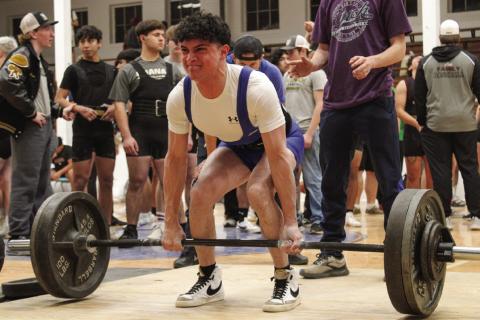 Childress’ Hicks advances to state powerlifting meet