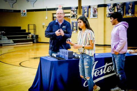 Memphis High School hosts annual Junior Ring Ceremony