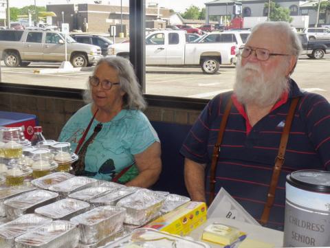 Childress Busy Beavers host bake sale