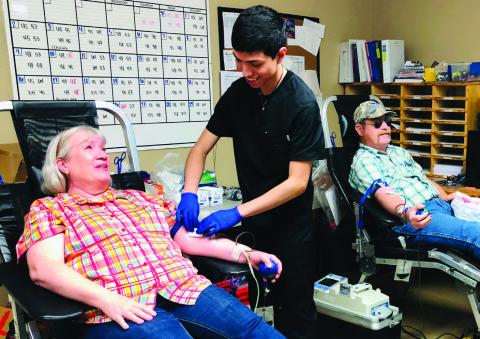 Pastor duo donates blood
