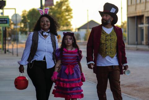 Trick-or-treaters hit downtown Childress Saturday, Oct. 26 for Childress Chamber of Commerce’s Downtown Trickor- Treating event. For additional photos, see 2B. The Red River Sun/Elizabeth Tanner