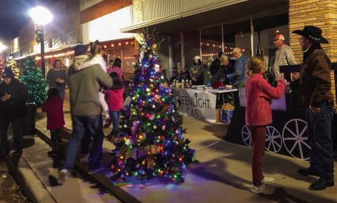 Collingsworth Chamber crafts Christmas on the Bricks, Red Ticket giveaway coming Dec. 17
