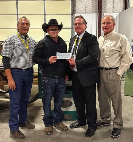 Smith makes $2,000 donation to Memphis ISD Career Center