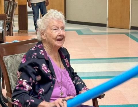 Memphis Convalescent Center residents take a‘whack’at noodle ball
