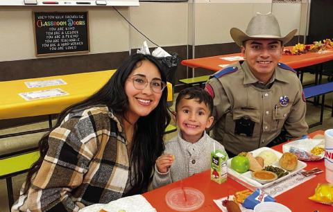 Gobble ‘til you wobble: Austin Elementary School hosts Thanksgiving lunch