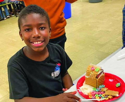 Accelerated Readers construct gingerbread houses
