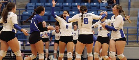 The junior varsity and varsity Childress Lady Cats take down the Lubbock-Cooper Liberty Lady Patriots Tuesday, Sept. 26 in Childress. The varsity Lady Cats beat the Lady Patriots in a 3-0 final, including sets of 25-15, 25-8 and 25-15. Photos by Childress High School Yearbook Staff