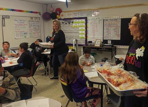 Wellington State Bank pays Austin Elementary a ‘sweet’ visit