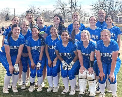 The Childress Lady Cats beat Canadian 3-2 this week. Fans are reminded that Senior Night is this Friday night at 4:30 p.m. Come see the girls play as they take on the Hornets from Tulia. PHOTO / CHILDRESS BOBCAT BOOSTERS