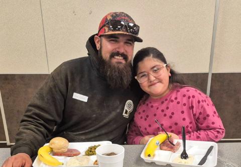 Austin Elementary School hosts Christmas meal