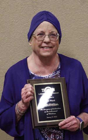 JanetWord,formerChildress Elementary School Principal, receives the Lifetime Achievement Award during the 2024 Childress Chamber of Commerce Banquet Saturday, Jan. 25 at the Mashburn Event Center. The Red River Sun/Elizabeth Tanner