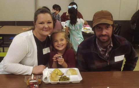 Austin Elementary hosts Thanksgiving lunch