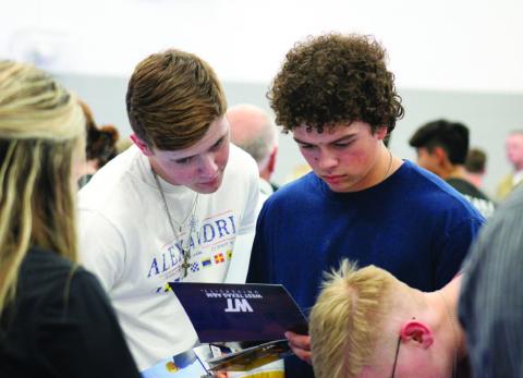 Memphis high schoolers attend College Fair in Childress