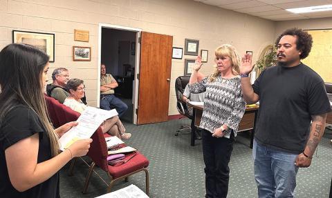 Memphis City Secretary Amalia Gaxiola administers the oath of office to newly elected council members Melisa Hibbitts and Micah Casas during the Monday, May 11 meeting at Memphis City Hall. CITY OF