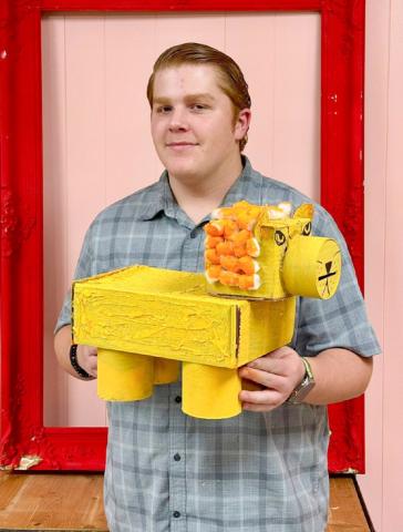 Memphis art students create Valentine’s Day boxes