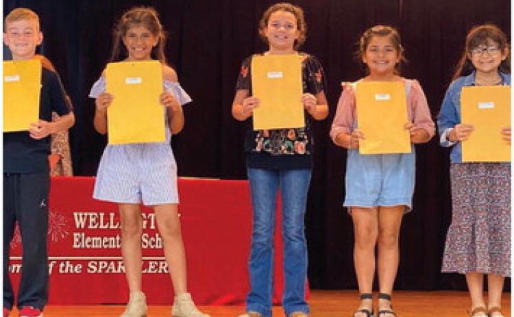 Karrie Hudson’s fourth graders accept A-B Honor Roll, American Citizenship and Perfect Attendance awards as follows. From left: Rance Fires, A-B Honor Roll, American Citizenship; Seveyah Pena, A-B Honor Roll, Perfect Attendance; Kenzlea Taylor, A-B Honor Roll, Perfect Attendance; Kenzlea Taylor, A-B Honor Roll, Perfect Attendance; Tylee Wiebe, A-B Honor Roll, American Citizenship; Jeweliana Sanchez, American Citizenship.